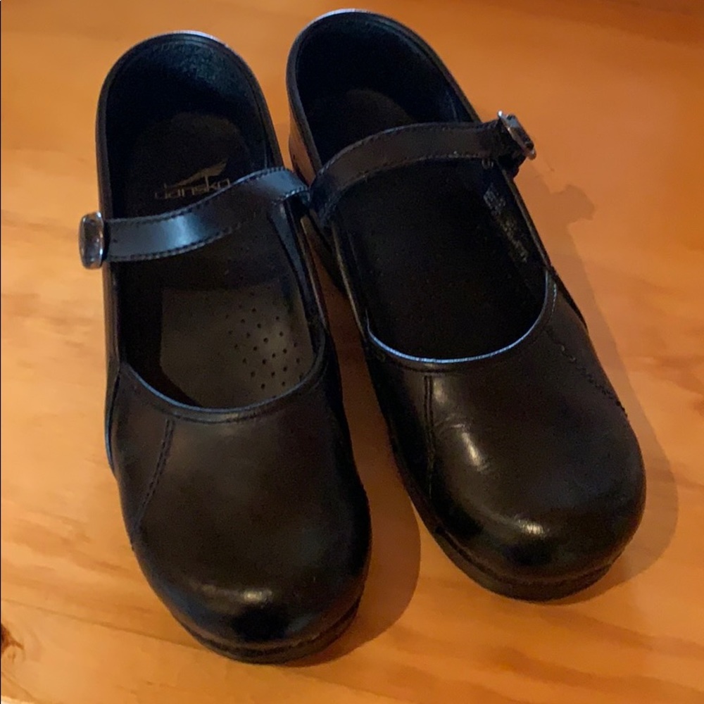 Dansko shoes size 39 Wide